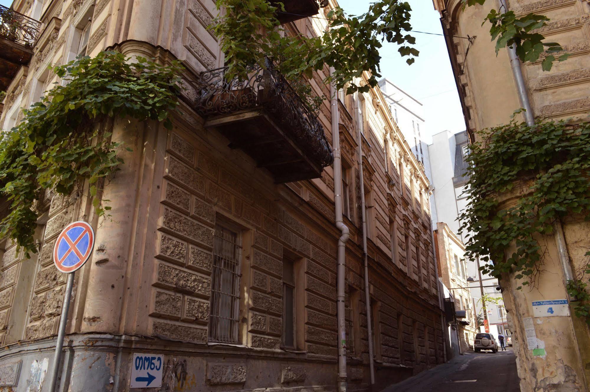 Patio Hostel Tbilisi Esterno foto